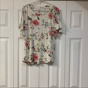 Maurice’s floral top with lace up ruffle sleeve size small